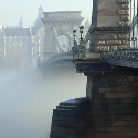 Diamond - Chain Bridge Lejlighed *